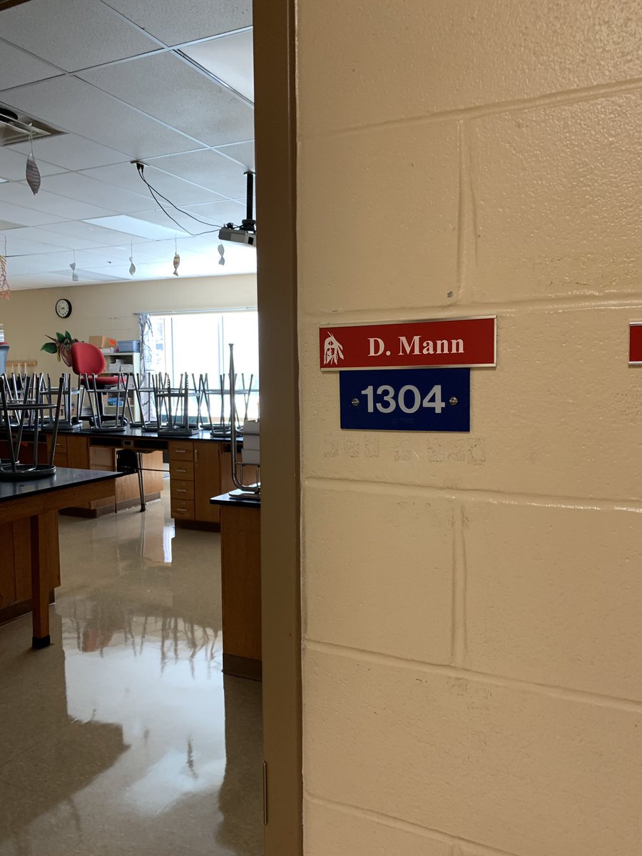 DMannfhsbio's tweet photo. August is approaching which means I get to do one of my favorite things - teach! Even after 23 years, I still find myself getting excited about  the first day of school. Looking forward to meeting my FHS students and my Miami students!! #teachingisaprivilege https://t.co/TDfZIIGVxm