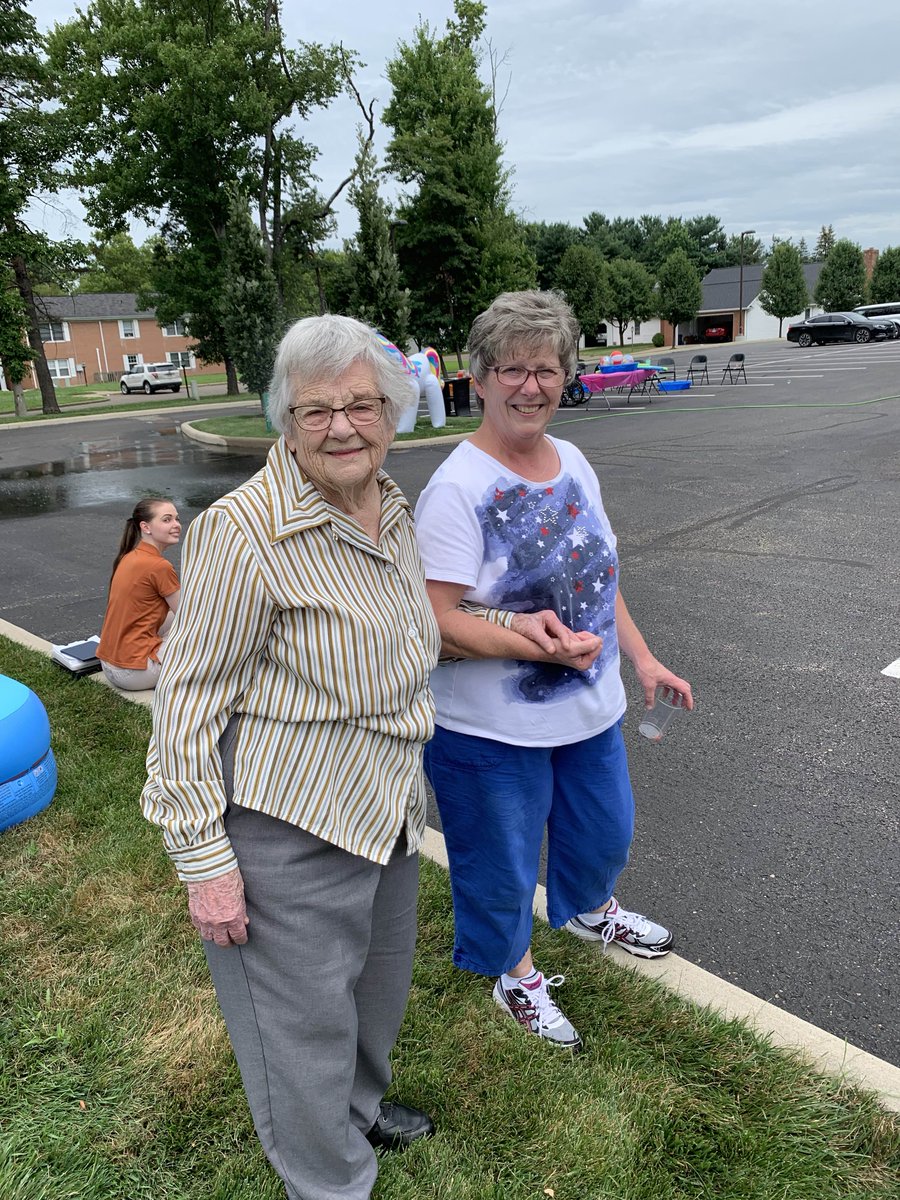 OaksBethesda's tweet photo. Such a great time was had by all the “Fun in the Sun” day! @TrilogyLiving #TrilogyLiving #simplesummerpleasures https://t.co/vwiaYPIQ2j