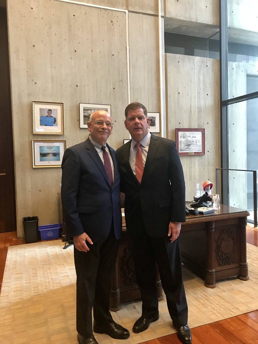 ConsulmexBoston's tweet photo. Consul General Alberto Fierro met with Mayor of #Boston, @marty_walsh , today. Looking forward to strengthening our collaboration with City Hall #NeighborsAndPartners #ConsularDiplomacy #BetterTogheter https://t.co/yLbEUQwDE8