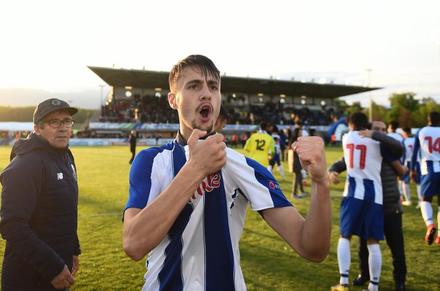 _FootballScouts's tweet photo. Portugal's (and @FCPorto B's) midfield duo Fábio Vieira (19) and Vitor Ferreira (19) bring so much technical ability to the table. Both sharp with their passing and comfortable playing inside tight spaces. Watch them shine this #U19EURO and for Porto in the future. #EuroU19 https://t.co/CalDrj6TMz