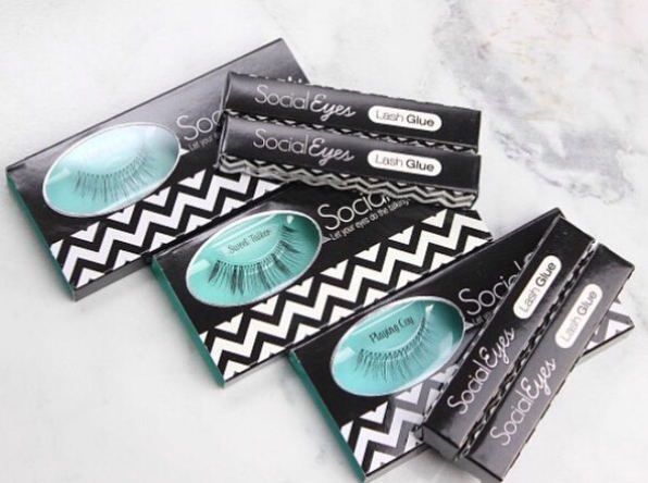 socialeyeslash's tweet photo. A little mid-week lash delivery makes this Mercury Retrograde so much better! Thanks for the snap @artistrybyjords 💋 Don't forget to tag us in your hauls babes!  #SocialEyesLashes #MercuryRetrograde https://t.co/Ut6Ws6e1Y7