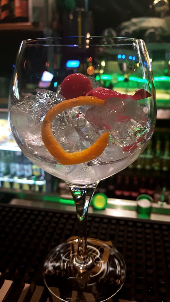 ThisisiRadio's tweet photo. Have ya heard about the @CastlebarGin Trail? 😍🙌 We tried it as we took #iGoHome with @sharronlynskey to Castlebar!! https://t.co/yBxB8WjzNT
