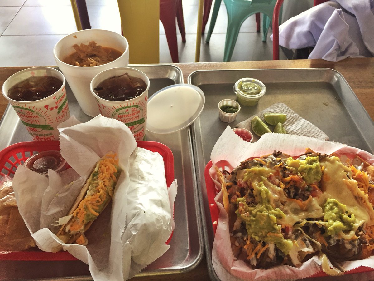 georvanyjose's tweet photo. Food Places Challenge.🍽💙
Stop 5: @tacostop_nic 🥰👏🏻
5/12-6 Months🙌🏼🤭
#foodlover #blue #cactus #tacos #nachos #happydays https://t.co/IIC0bpseg7