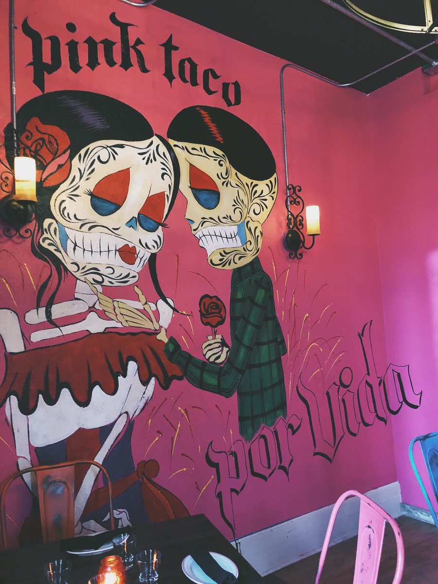 msburger_kyns's tweet image. Dancing the DUET por vida! @annebeninghof @bureauofed 
#coteaching #coteachingthatworks #conference #chicago #pinktacorestaurant