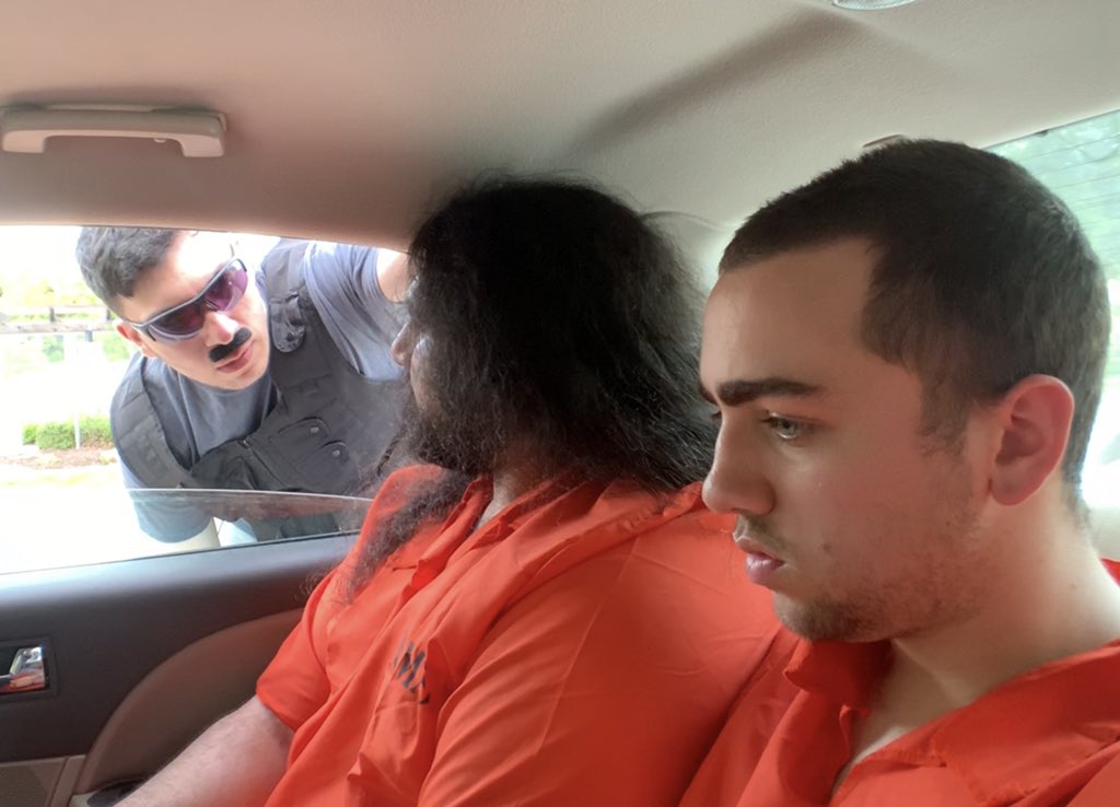 Pink Sparkles 'accidentally' leaks personal info : LivestreamFail