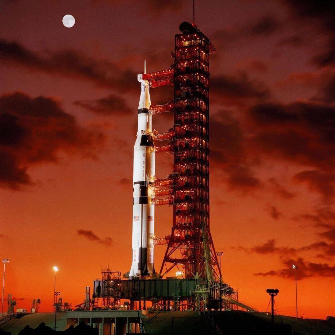 SCE_2_Aux_Jenni's tweet photo. Just so perfect ❤️ @saturntheVth #SaturnV #PerfectPictures #Rocket #ILoveYou https://t.co/h7Qe3jt7es