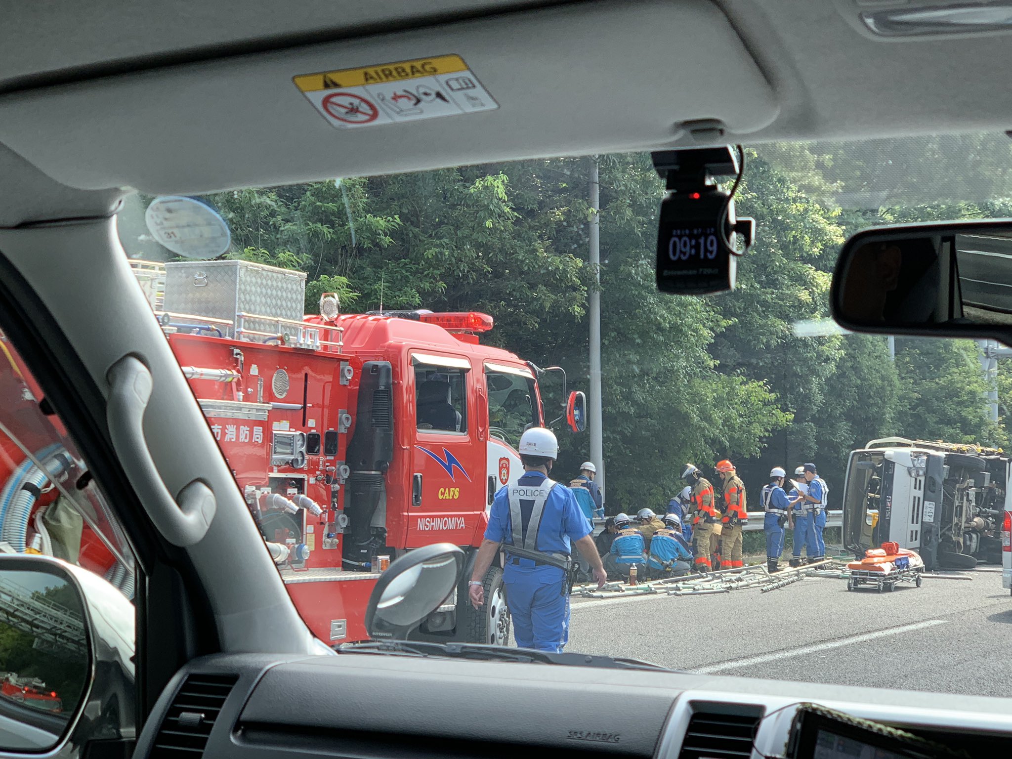 中国道でトラック横転事故 名塩 西宮山口jct間に足場散乱で大渋滞 ニュース速報japan