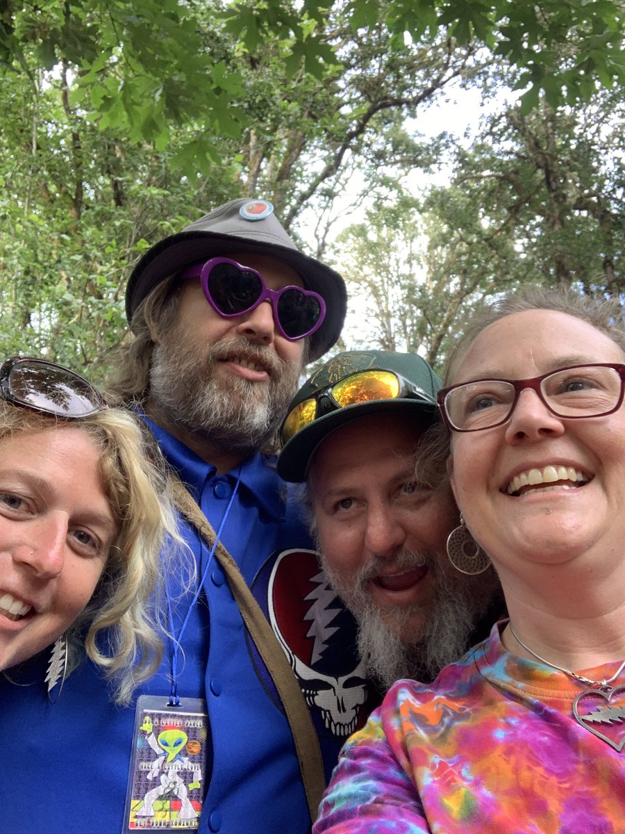 ratdogfreak's tweet photo. One of my oldest & dearest friends had his birthday on Friday. Since leaving the west coast we rarely get to hang together anymore so it was uber special spending the Phil & The @TXRFamilyBand show with him & our lovely ladies. #OCF50th https://t.co/MamofDN0Gz
