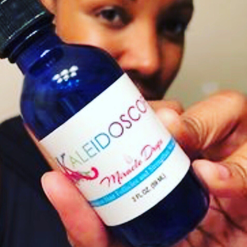 SISTAZ12's tweet photo. Customers fav💖 Thicker and fuller hair 🌸 Have you tried it yet? #kaleidoscope #miracledrops #thickerhair #growth #strengthens #hair #haircare #hairproducts #blackhair #blackhaircare #blackhairstyles #oils #blackgirls #supportsmallbusiness #blackowned #hairstylists #barbers https://t.co/40o55Kpgyq