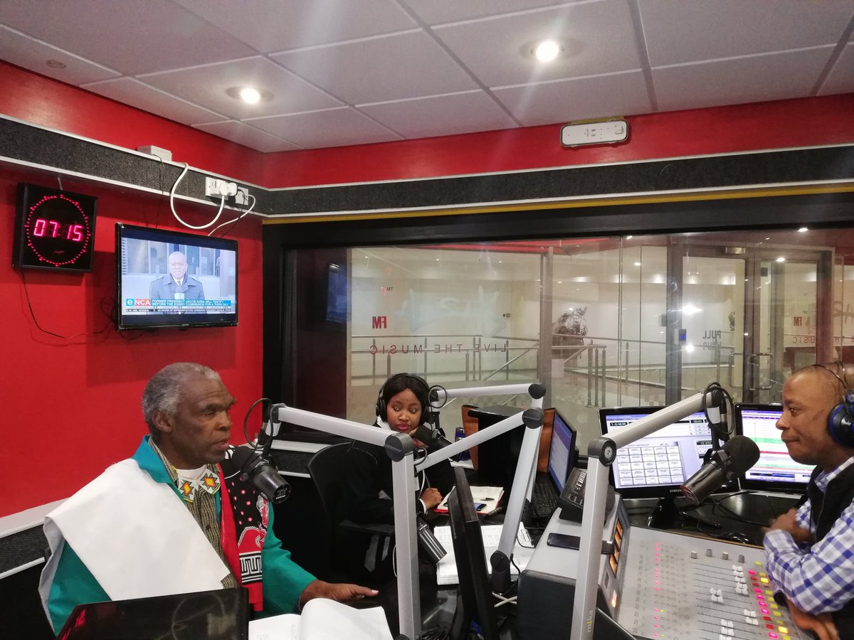 BuffetBreakfas1's tweet photo. We're hanging out with a traditional healer on our #BreakfastSPECIAL.. Tune in to #BuffetBreakfast with @zizipanther08 &amp; @Scar_BW on @TheRealYaronaFM https://t.co/a9rkfeWOHD