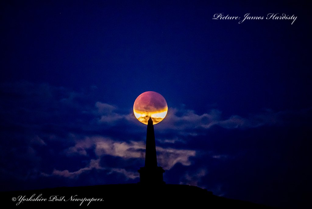 YPinPictures's tweet photo. The #partial #lunar #eclipse rising over #Stoodley #Pike near #Todmorden #West #Yorkshire #UK #LunarEclipse2019 #LunarEclipse #astronomy #lunar #moon #StormHour #ThePhotoHour @MarisaCashill @IanDayPix @mikegauntdesign @sdphotos1 #PartialLunarEclipse #night #astronomy #nightsky https://t.co/Kiq3UenVdd