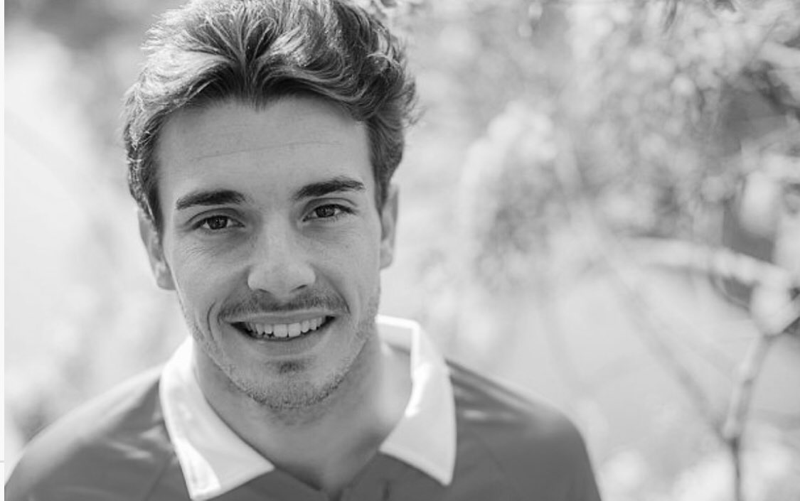 LeclercNews's tweet photo. 4 years ago but always in our hearts @Jules_Bianchi ❤️

@Charles_Leclerc : "Every time someone remembers him, it makes me smile. He was a great driver and a great person. And if I can make people remember of him, then I am very very happy about that."

#ForeverJules #JB17 https://t.co/ghyrT4ZqXM
