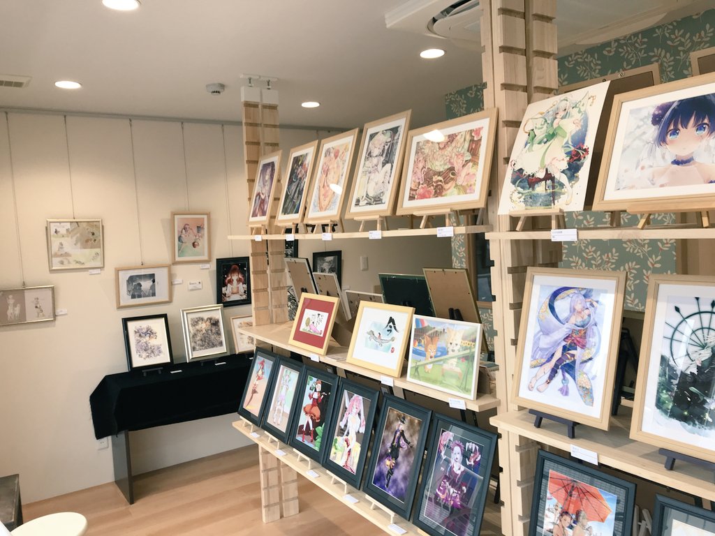 ?おしらせです?
galleryIYN様にて『創作キャラクター展』が本日より開催されました✨

油絵を二点置かせていただいています。お値段についてはこちらの連絡ミスがありましたので問い合わせ中です。画像のお値段から変更あります<(_ _)>すみません…

詳細はこちら?@Galleryiyn 