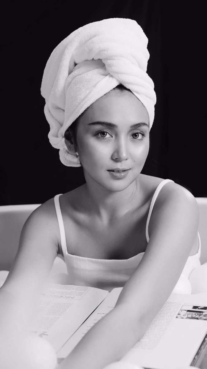 Johnvalle20's tweet photo. Hello, Love, Goodbye https://t.co/h5LuP4yFNw