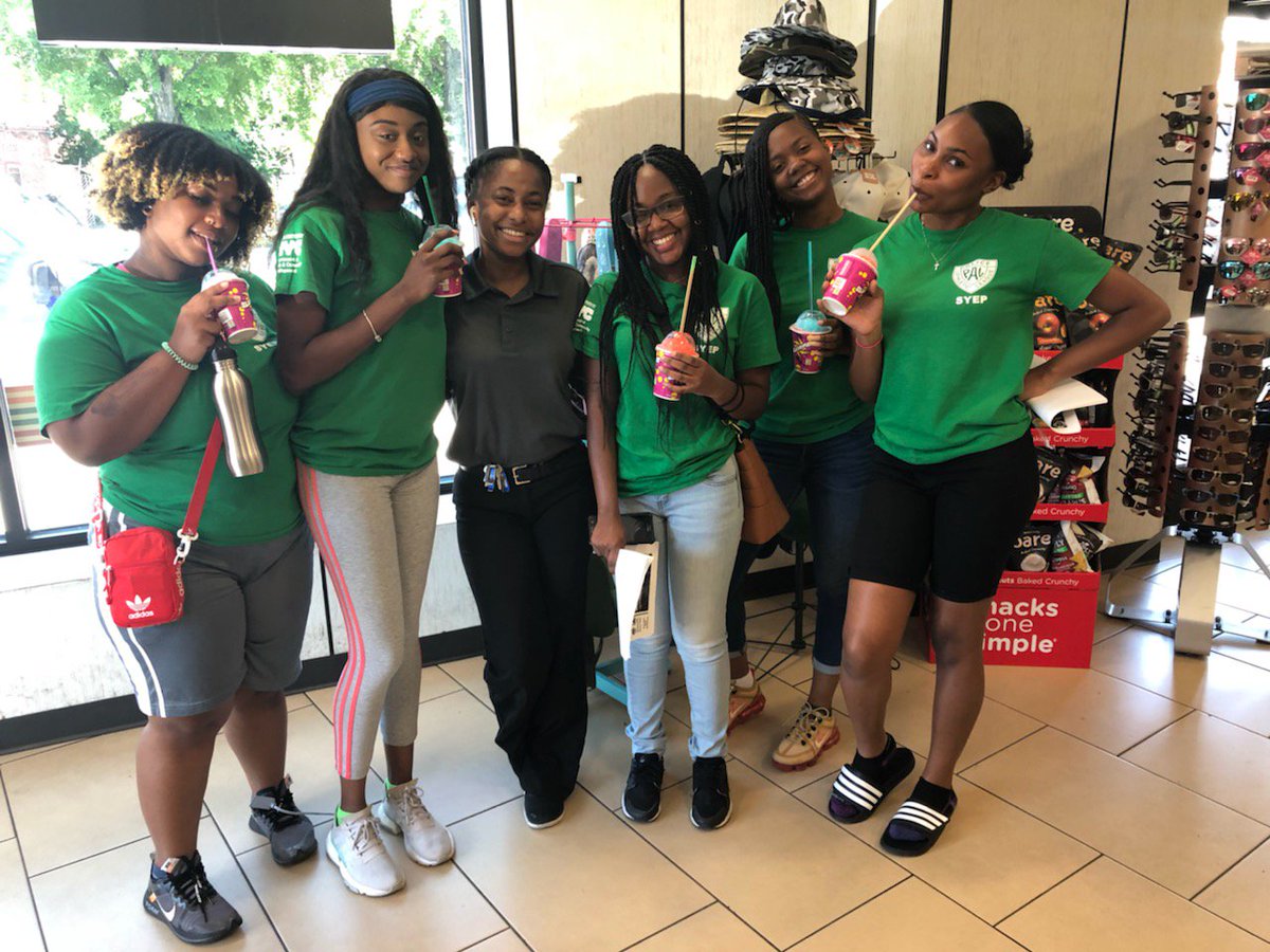 NYPD113Pct's tweet photo. When our SYEP girls work hard in the heat๐ฅ they definitely deserve a break. It's #SlurpeeTime! Thank You Ms. Lucie for the refreshing treat. @7eleven @NYPDQueensSouth @PALNewYork @NYPDnews @NYPDCommAffairs https://t.co/PmAXnWDbkV
