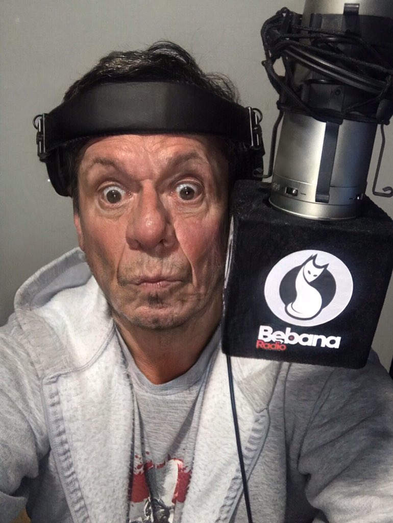 hectorlocutor's tweet photo. Me transformé en Emilio Disi (QEPD) esperando arrancar #SoyReParanormal por @BebanaRadio https://t.co/cq4eDcfHw1
