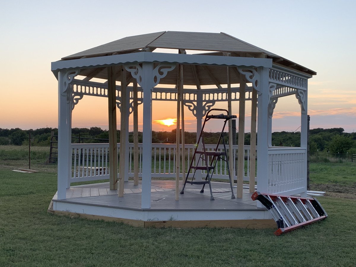 MagnoliaRanchTX's tweet photo. Every day brings new progress. We have a fully functioning office ready to give tours!  Another hand painted sunset at the gazebo site. Framework for the barn hall almost done. @MagnoliaRanchTX #texaswedding #weddingvenue https://t.co/8TXneGtE0e