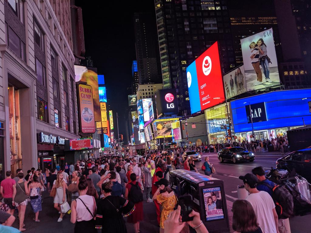 #GoogleEDUPESummit hanging out in Time Square with <a href="/elawson1977/">Eric Lawson</a> @sherder23