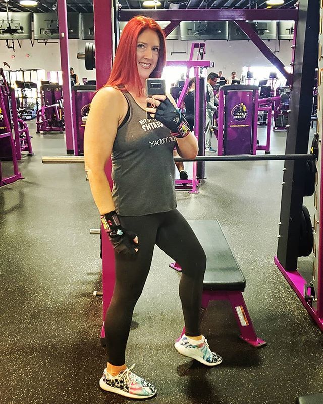redhdqt's tweet photo. Hair and mani-pedi got me a late start today but I'm here ready to work chest and tri's. #noexcuses #beastmode #savage #beastmode #beast #sweetbutsavage #fitover50 #fitand50 #fit50mom #fit50woman #mastersbodybuilding #ifbbmasters #ifbb #npc #womenwhobody⦠https://t.co/gRNjKfxlNw https://t.co/Dm9jCeRoiS