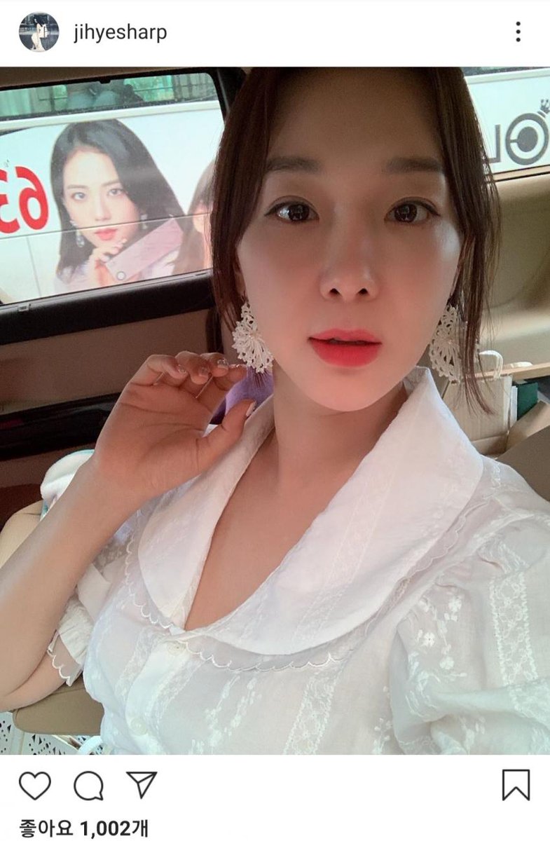 lisaints's tweet photo. singer/actress Lee Jihye mentioned Jisoo on her ig
"i was so happy with my selfie, who are you ㅋㅋㅋㅋ
Blackpink Jisoo who made me look like a squid
I'll hate youu ㅋㅋㅋㅋ
#canttakeselfies #withoutapp #butstillhardtowinevenwithapp #prettygirls
#imafan😍 #(feat.beulping)" https://t.co/XPXPjBPpGy