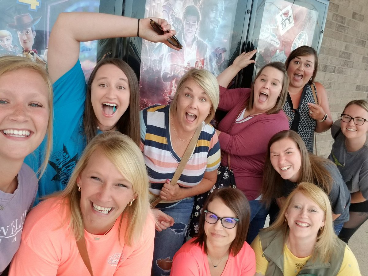 rdjennings3's tweet photo. A whole new world....🎶🎶 got my movie selfie tonight with these fun girls! @rx2johnson @CogdillAmy @JEBC5 #summerselfiebingo https://t.co/aI6pATR5Nk