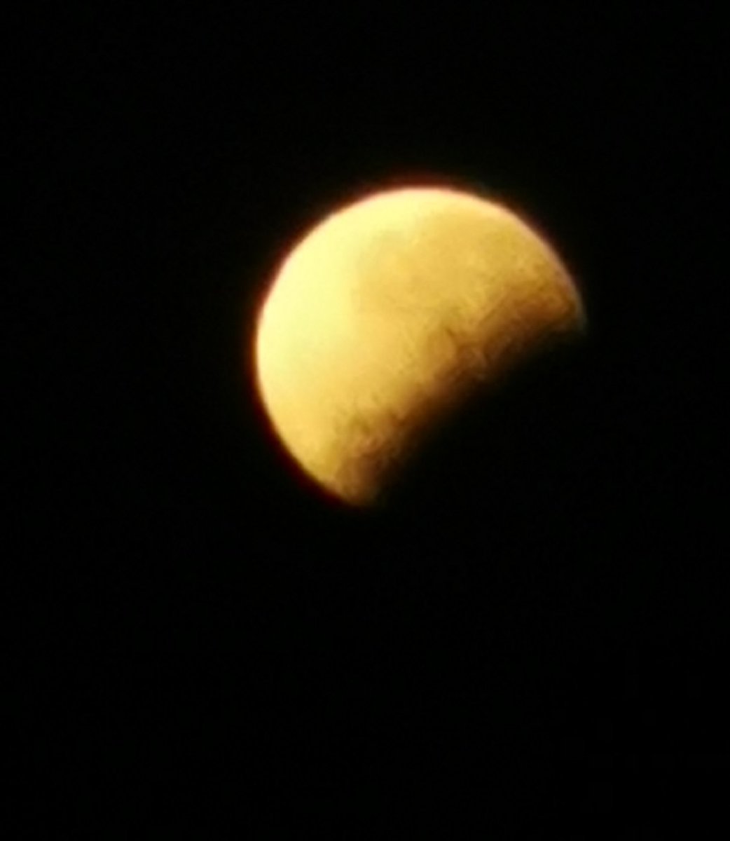 Menjelang berakhir gerhana bulan 17 Juli '19, pkl 05.30 dr pinggir Ciliwung, Depok
#GerhanaBulan #50xzoom #HuaweiP30Pro