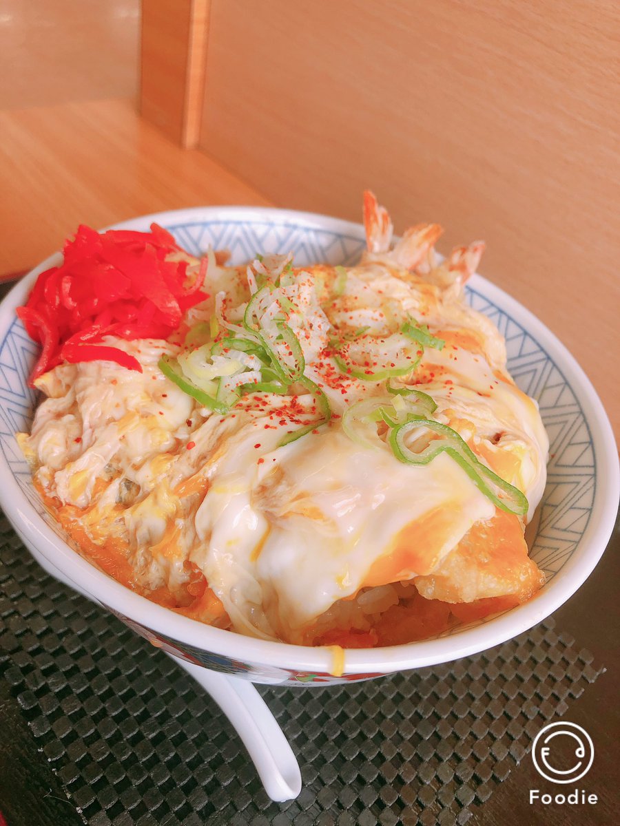 aroeryoku's tweet photo. べんとうのヒライの「海老かつ丼」ぷりぷりの海老天とジューシーなトンカ���が乗った贅沢盛りな丼。まさに"最強合体‼︎"といえる。これで500円とかバケモン価格すぎ笑 https://t.co/olen66P15Z
