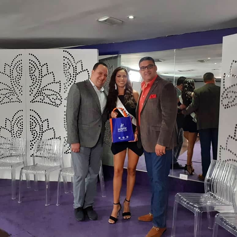 Compartiendo con <a href="/MissVCarabobo/">Miss Carabobo</a> <a href="/MissVAnzoategui/">Miss Anzoátegui</a> <a href="/MissVZulia/">Miss Zulia</a> y <a href="/MissVAragua/">Miss Aragua</a> 👑

¿Está entre ellas Miss #Glamour?

#Mystic #MissVenezuela2019 #MissVenezuela #BellezaQueInspira #Misses #Cabellos #CuidadoDelCabello