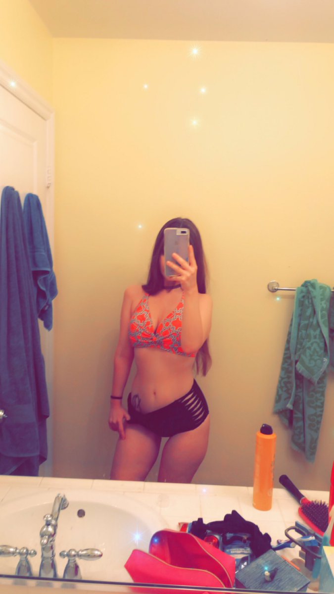 ShinxyV3's tweet photo. i just wanted 2 share today was the first time i’ve been to the beach in a bathing suit since i lost approx 50 lbs  and ik nobody cares but i’m just proud of myself for once https://t.co/NGNELlOYzt
