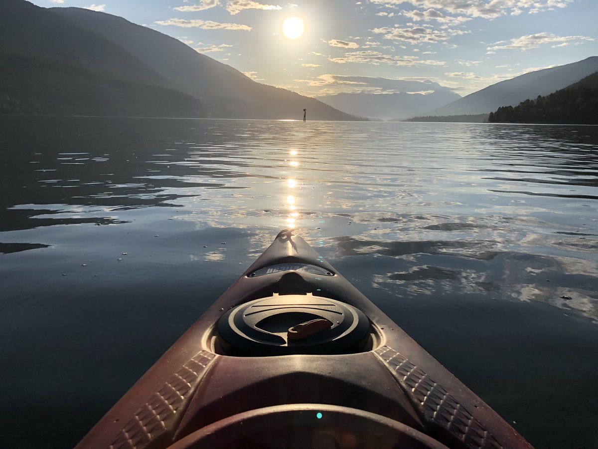danammartin's tweet photo. Kootenay lake at sunrise #MyCleangetaway https://t.co/2bhkMXsjXC