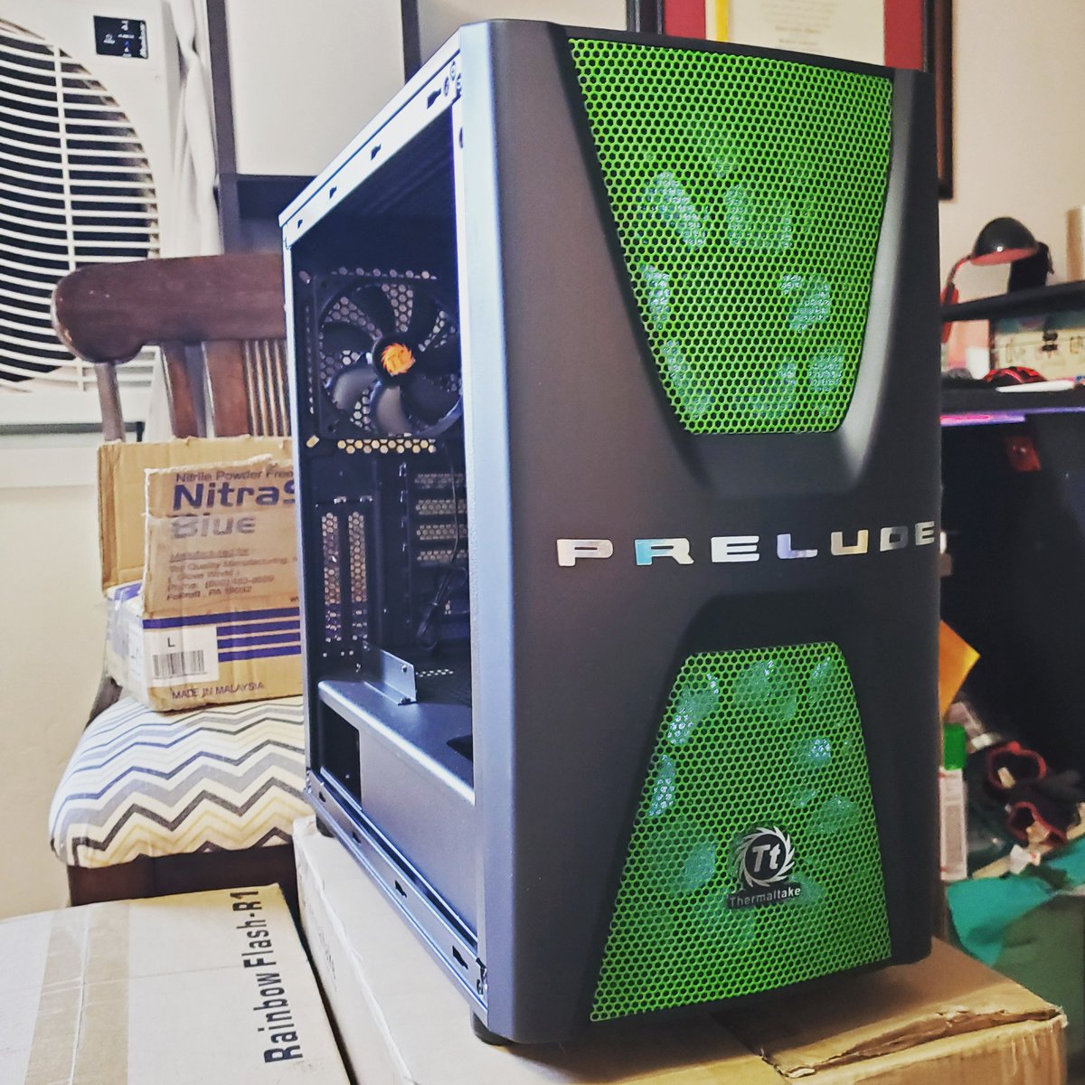 DDCustomMods's tweet photo. #PreludePC is slowly coming together 🚘💕

#PCmods #PCMR #Thermaltake #CommanderC34 #PCcase #Honda #Prelude #Theme https://t.co/tv5Uag2Sx1