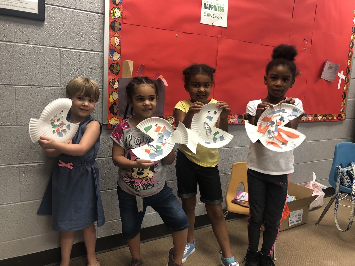 HeyItsPreK's tweet photo. My favorite time: family engagement sessions! #ReadyFreddy #P2K #Pathway2K #SharingIsCaring https://t.co/XMR5rAzqjh
