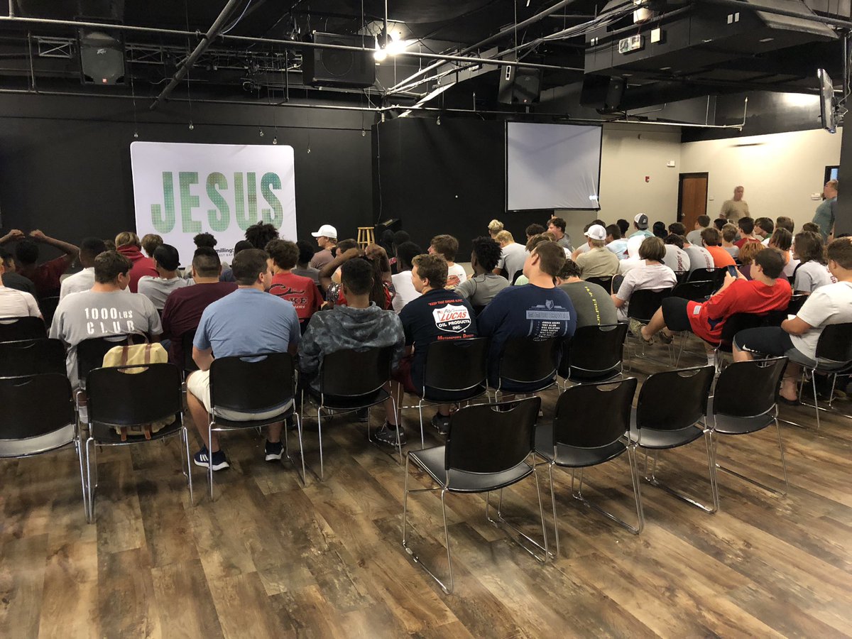 FCAfayette's tweet photo. Great two nights hanging out with @MunfordFootball @MunfordHighTN at @FBCMil for their FCA Football Camp. Some great decisions made for Jesus and some lives changed for eternity! #LetsGoFCA https://t.co/6t8zncxoTQ