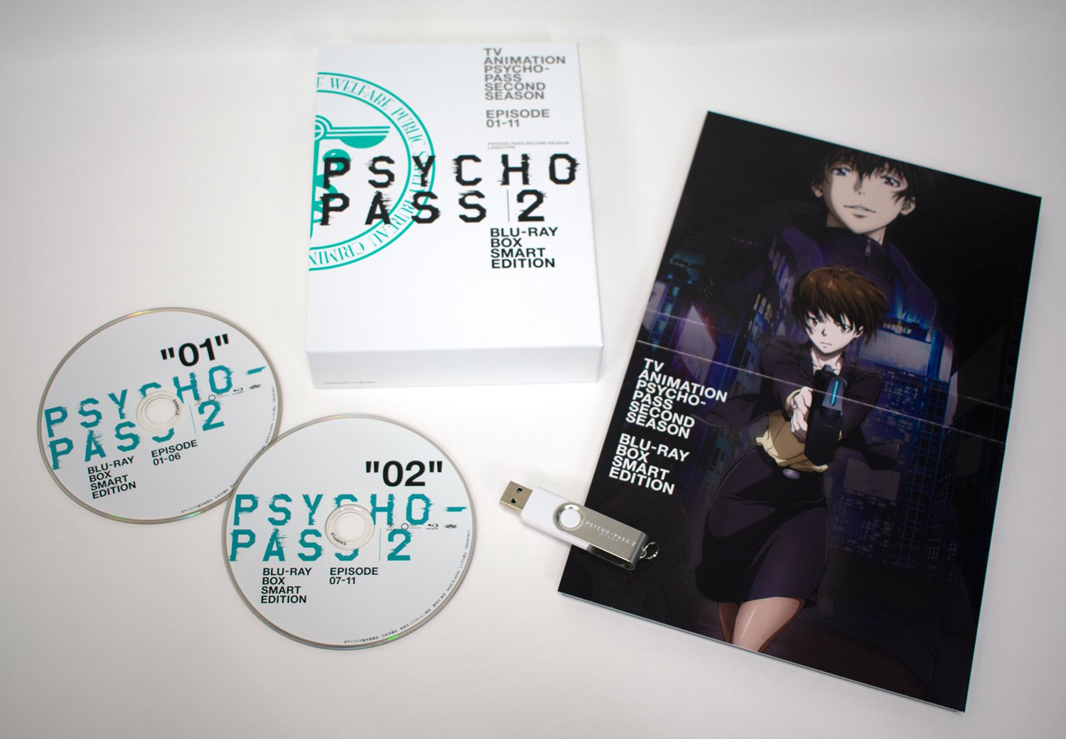 O Xrhsths Toho Animation Store Sto Twitter Psycho Pass 2期のblu Ray Box Smart Editionがいよいよ本日発売です Tas特典は作中のタバコ銘柄をデザインした ボディバッグ とドミネーターがデザインされた ラゲッジタグ の豪華2個セットでお届けいたします