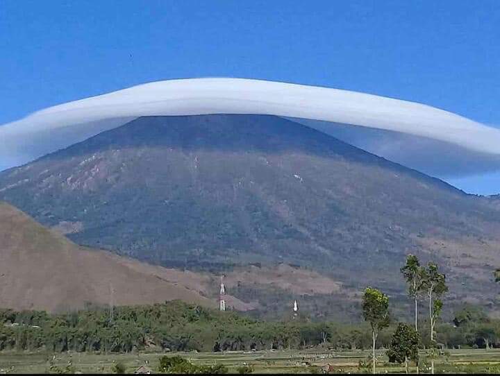 3.726 Mdpl Mount RINJANI....
THIS MORNING 😍😍

#Rinjani #MountRinjani #mountain #nusatenggarabarat #lombokisland #visitlombok2019