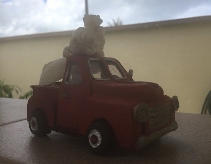 BlucoMiniature's tweet photo. I made this old pickup truck from cardboard.  #miniature #cclassicpickuptruck #papercraft https://t.co/AEbmj134bh