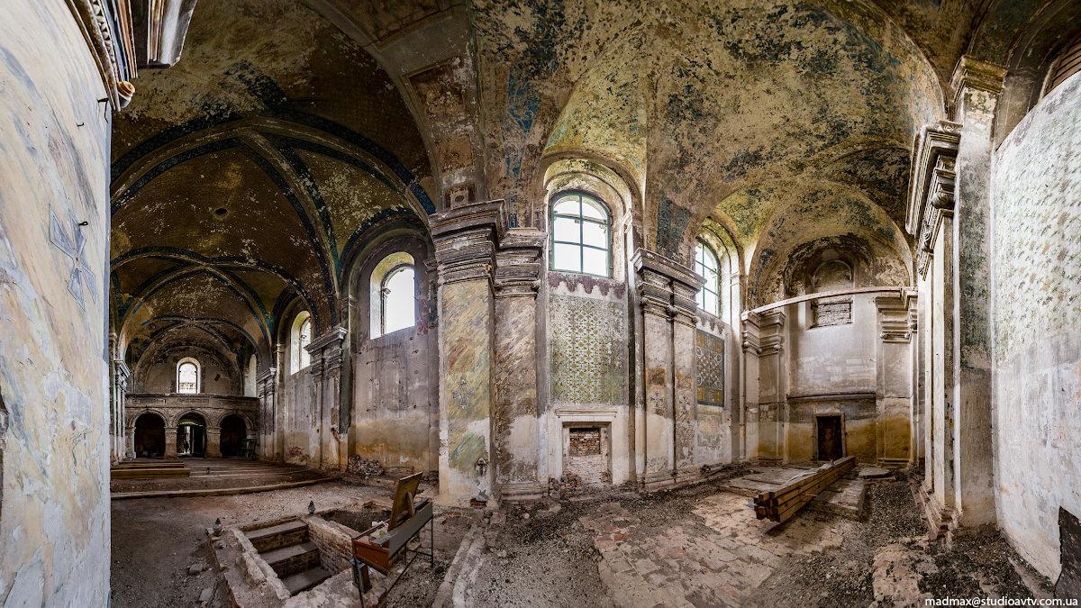 Костел Внебовзяття Пресвятої Діви Марії – культова споруда, доби раннього бароко у містечку Угневі на Львівщині, зведений за проектом архітектора Яна Міхала Лінка в 1695 р. Після повернення Угнева до СРСР у 1951 вівтарі, оздоблення костелу вивезли до ПНР, костел став складом.