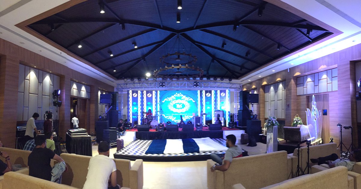 djjitesh_surat's tweet photo. #sangeetnight #band #live #sound #light #truss #backlines #stagerequirements #dj #eventlife #team #work
DPSL Professional Sound Light & Uma trussing company @Gtesh40331225 https://t.co/DEHgYpVH7y
