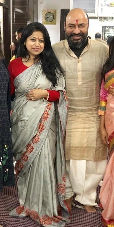 ravikantmittal's tweet photo. So here is @seemakrgupta #SareeTwitter along with #DhotiKurtaTwitter #sareeswag nothing better than these dresses😎 https://t.co/Mh1FVWwP7s