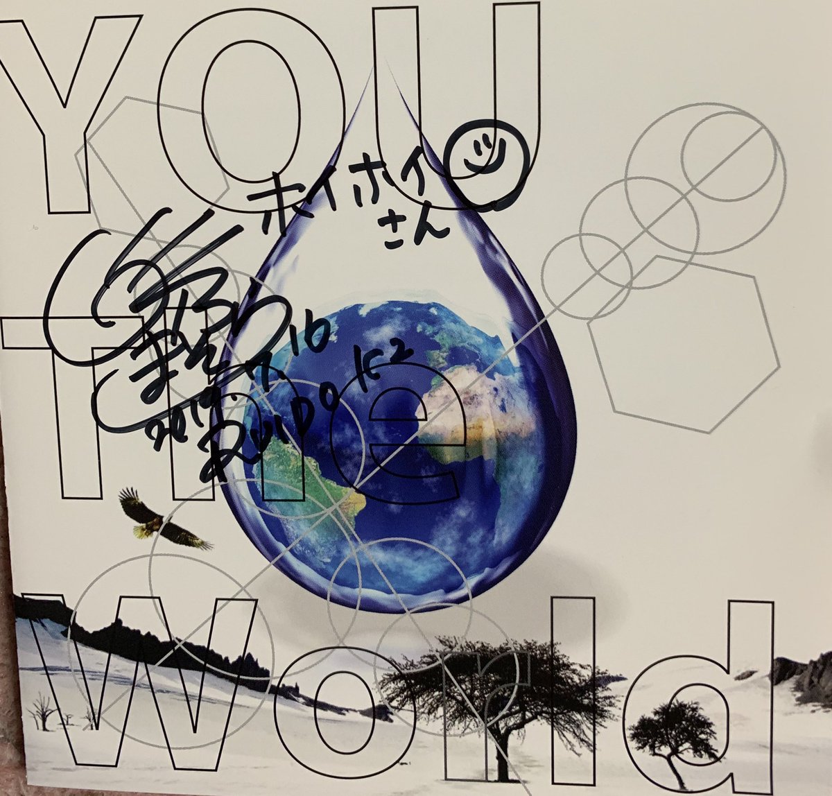 MuvTbDl51nxzoHi's tweet image. #日乃まそら
#SingleCD
#YOUTheWorld
この間ゲットした日乃まそらのCD「
YOU TheWorld」
「前編 YOU」: 開口一番、透明感のあるVoカルに耳を傾けた。良い声、綺麗な声ですネ！
歌詞も良いネ、特に長く続く英詞の部分からの「あなたでありますように」
響くネ！
震えるネ！
メロディーと相まってグー❣️