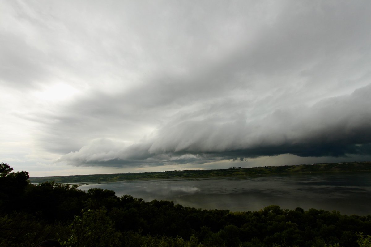 noahbiegs's tweet photo. From around 4ish at Last Mountain Lake. #skstorm https://t.co/hunw4sOQ5E