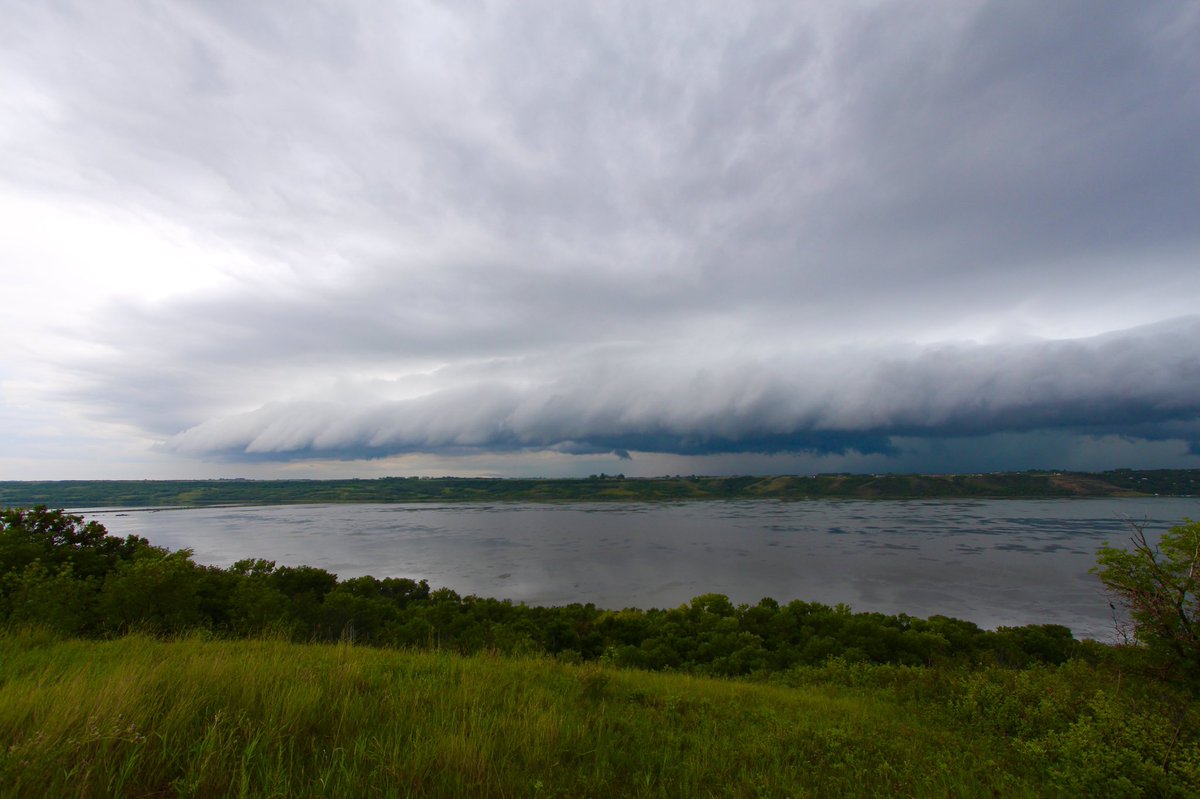 noahbiegs's tweet photo. From around 4ish at Last Mountain Lake. #skstorm https://t.co/hunw4sOQ5E
