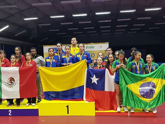 fechiteme's tweet photo. 🇨🇱¡Siguen los triunfos!, Chile obtiene la medalla de 🥉bronce en equipos damas, en el Campeonato Latinoamericano Infantil excelente actuación del Team Chile de Tenis de  Mesa ¡Vamos Chile!🏓👏👏
#FECHITEME #Tenisdemesa https://t.co/IOdFBpEcpt