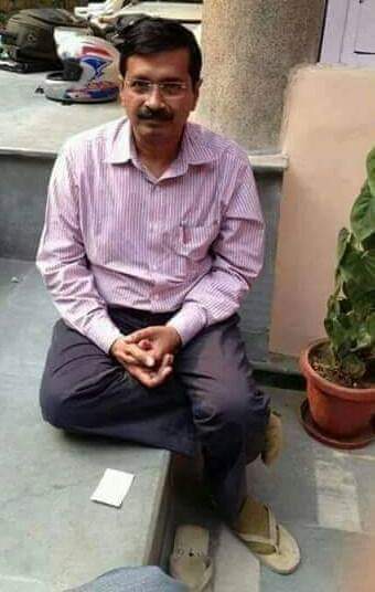 KamalJeetSaheb's tweet photo. कई लोगो का कहना है कि जनता को फ्री की आदत मत डालो। शायद सही भी हो। कहते है तुम्हारा नही जानता का पैसा है बर्बाद मत करो।
पर ज़रा गौर से सोचिये ये गलती क्यों और किसके लिए हुई।।
जनता के फायदे के लिए इससे @ArvindKejriwal ने क्या कमाया अगर ये पैसा वो घर ले जाता तो जनता को क्या मिलता ? https://t.co/stNCvZz3iY