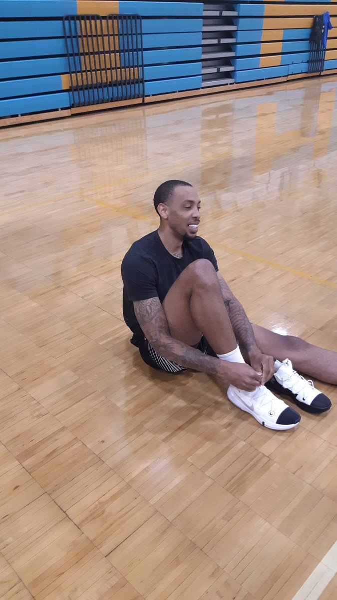 tetuck's tweet photo. When a PRO that played in the #nba wants a workout. You open that LAB. #MalcolmThomas https://t.co/Rxj2JwqLXp