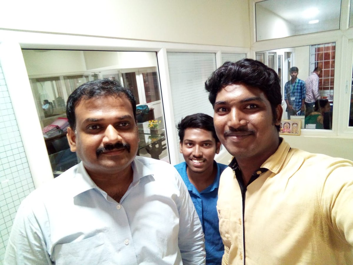 veltechofficial's tweet photo. #SelfiewithGuru campaign at #Vel_Tech
N.siva Vtu8845 #ECEdept says There will be no darkness in our life,When there is the Ray of your blessings and teachings ##@happy guru purnima## https://t.co/b3mM93h3yo