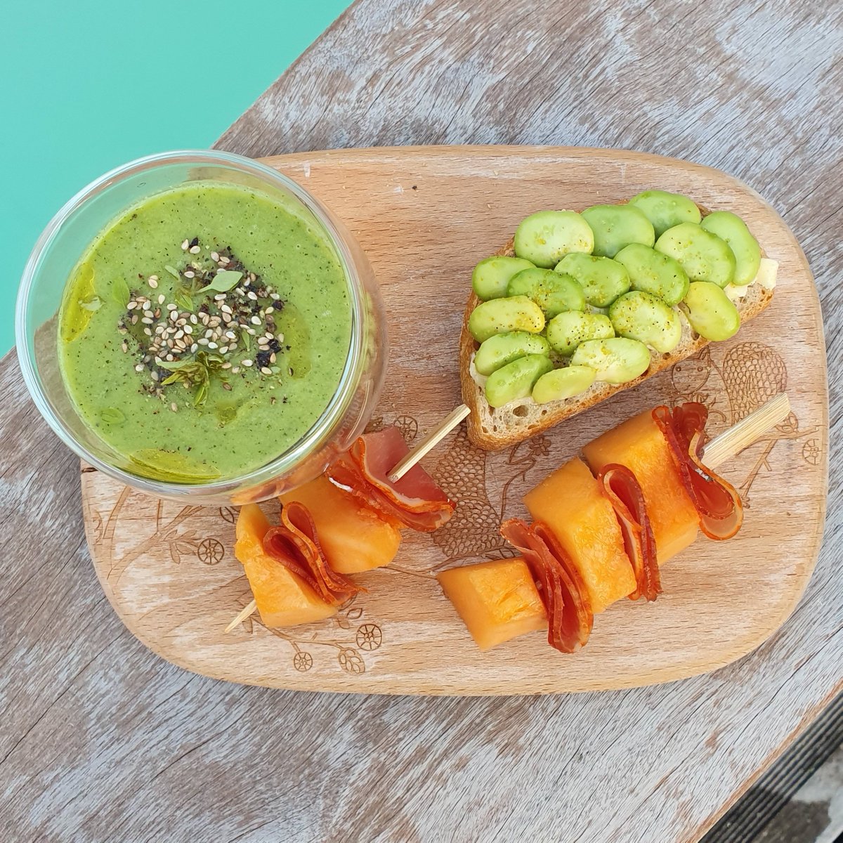 J'adore les soupes froides en été, cela permet de faire le plein de légumes, de se rafraichir et cela change des salades composées. Et le duo courgettes &amp; basilic fonctionne à merveille !

VOICI MA RECETTE : AUDREYCUISINE.FR/2019/07/17/SOU…