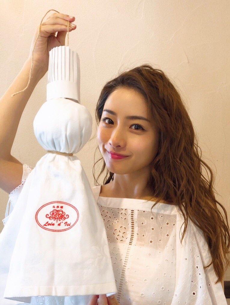 Tbs Heaven ご苦楽レストラン 公式 オーナーがシェフ風てるてる坊主作ったよー 笑 だから今日は晴れてるのか 雨のところも晴れますように オーナーは勝手にナフキン使っちゃうのです 1話で青い服の時 懸命に紙を折っていたのは帽子で