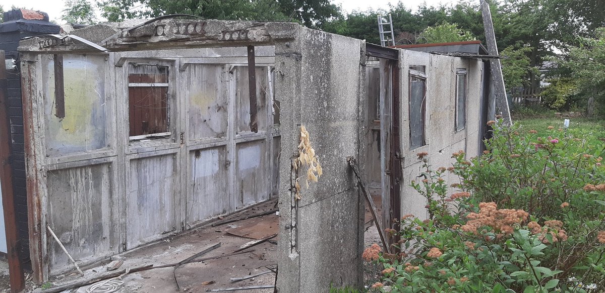 rpageconcrete's tweet photo. What a transformation! We have replaced this #oldgarage in #CollierRow with a new 16' x 8' wide #concretegarage with #upvc facia's, a pair of doors to front, a #personaldoor and two #window panels to side including a new #concretebase. All work carried out within one week!!! https://t.co/nDezKUjDDZ
