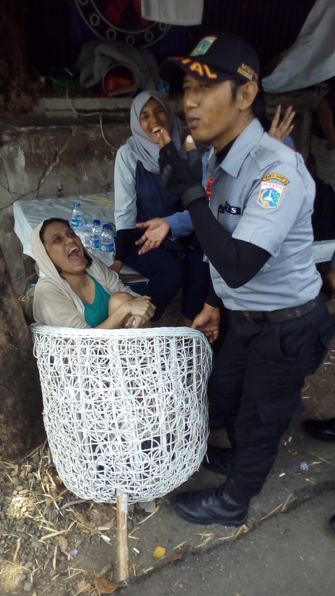 satgasp3s's tweet photo. @satgasp3s js Posko Fatmawati menTL laporan satpel kec.cilandak Bpk Dalmaji tentang adanya OT d jln Gaharu 8 Cipete S,a/n:MONA 33Thn asal:Jakarta ,selanjutnya diteruskan ke @trc_js untuk dirujuk kepanti soaial @DinsosDKI1 @an_sori1975 https://t.co/fsMjommDPo